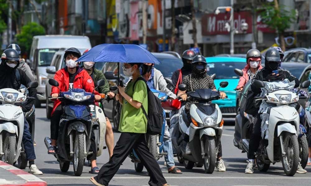 Temperatures soar above 38 C as heatwave intensifies across Vietnam